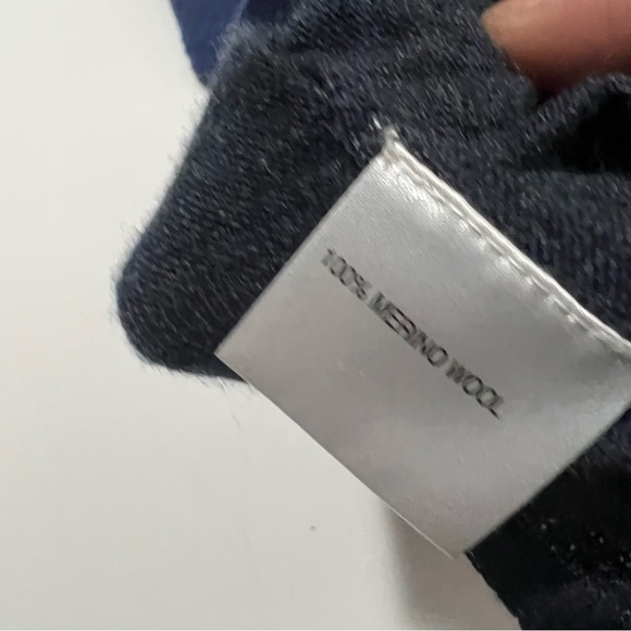 Vica Moda | 100% Merino Wool Cardigan Sweater - Picture 5 of 5